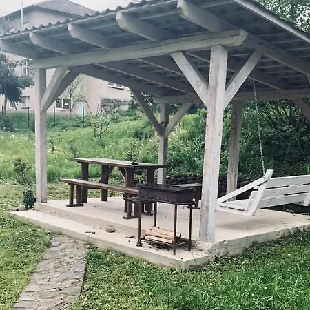 بيت للعطل Usadba